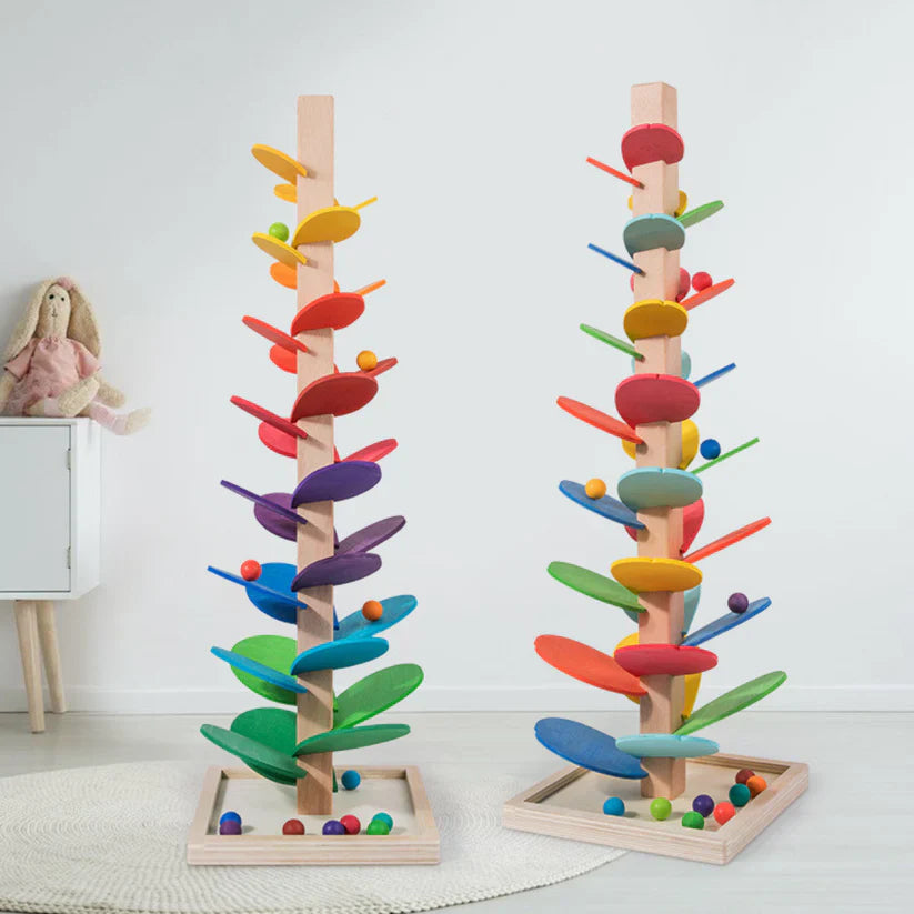 Montessori houten regenboog-knikker­torn