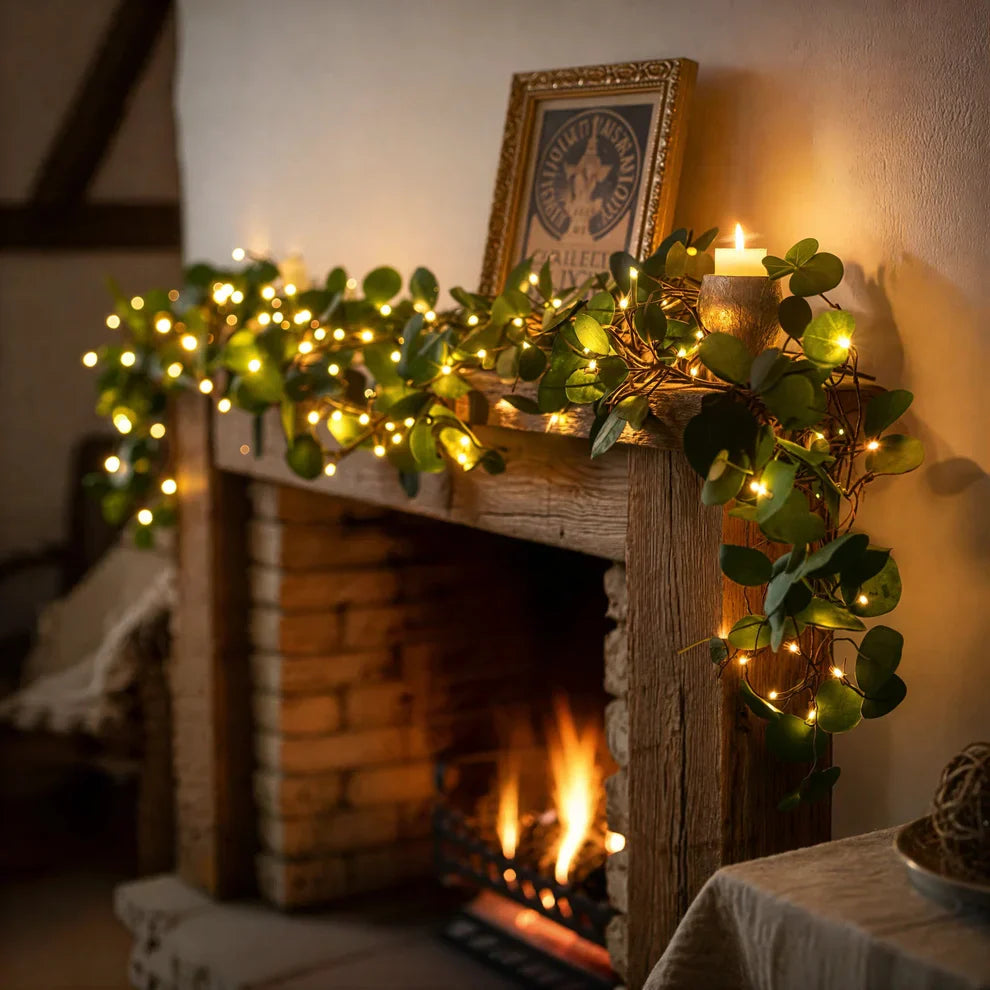 Decoratieve lichtslinger met elegante groene accenten